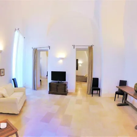 Palazzo Giustiniani Apartment *